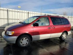 Carros salvage a la venta en subasta: 2000 Toyota Sienna LE