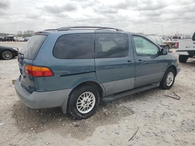 2000 Toyota Sienna LE