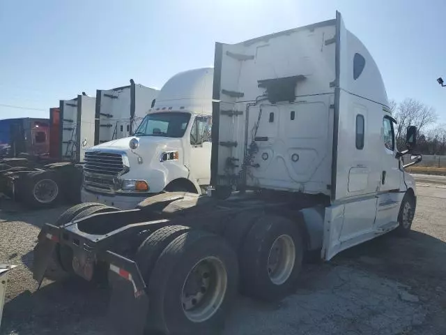 2018 Freightliner Cascadia 126