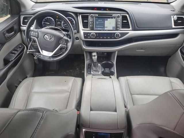 2017 Toyota Highlander SE