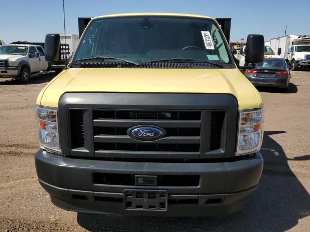 2022 Ford Econoline E450 Super Duty Cutaway Van