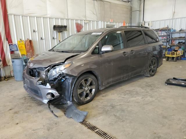 2011 Toyota Sienna Sport