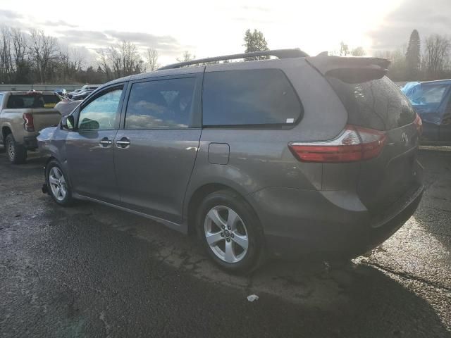 2019 Toyota Sienna LE