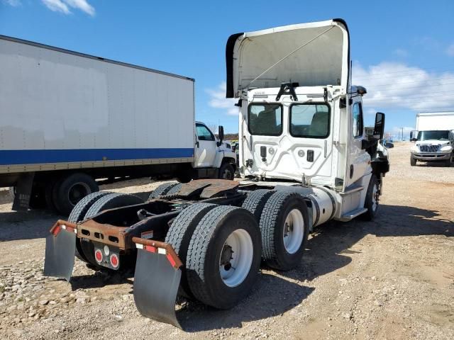 2014 Freightliner Cascadia Semi Truck