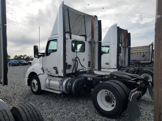 2014 Kenworth T680 Semi Truck