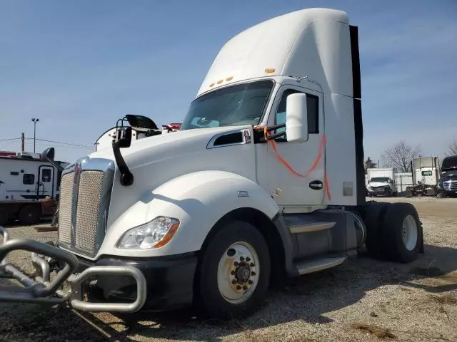 2017 Kenworth Construction T680