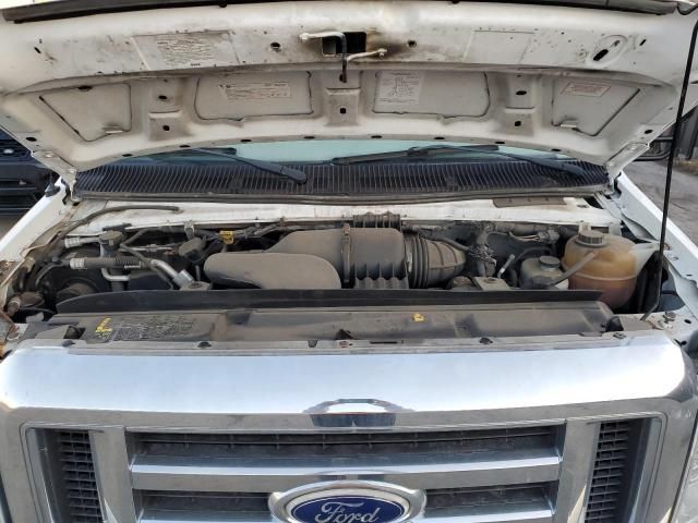 2016 Ford Econoline E450 Super Duty Cutaway Van