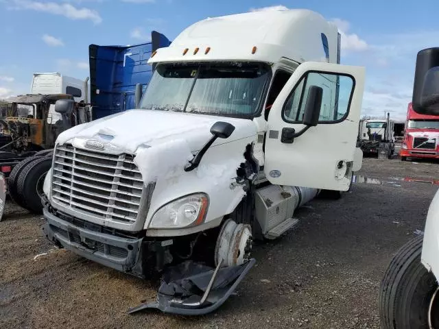 2018 Freightliner Cascadia 125 Semi Truck