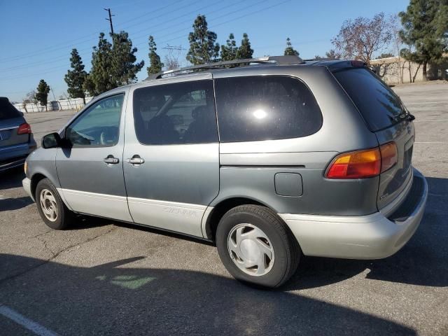 1999 Toyota Sienna LE