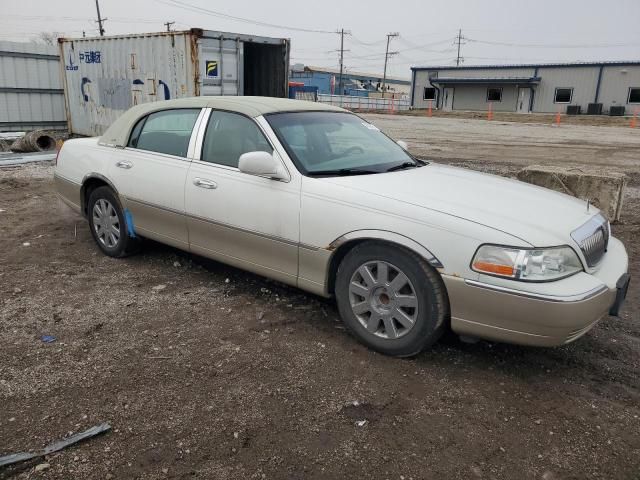 2005 Lincoln Town Car Signature Limited