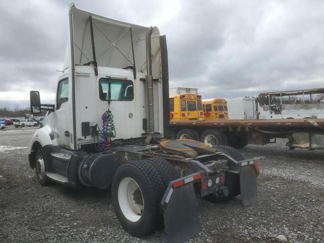 2016 Kenworth T680 Semi Truck