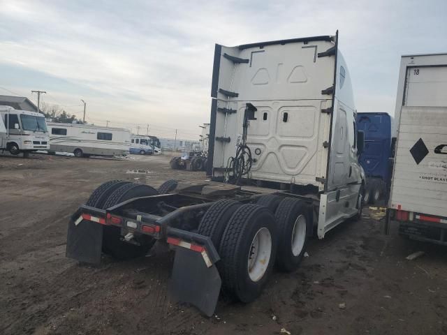 2020 Freightliner Cascadia 126