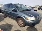 2005 Chrysler Town & Country Limited