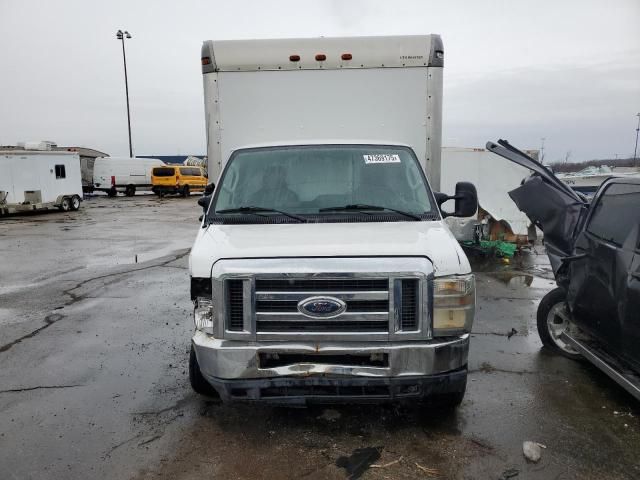 2010 Ford Econoline E350 Super Duty Cutaway Van