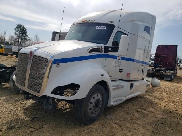 2017 Kenworth Construction T680