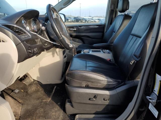 2014 Chrysler Town & Country Touring L