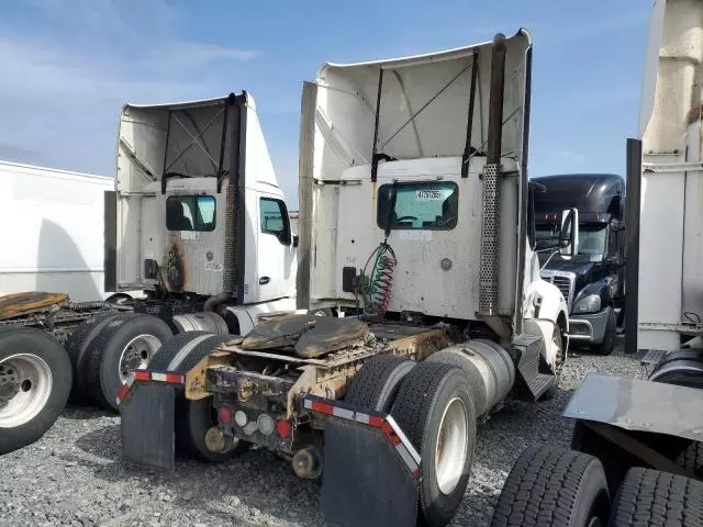 2014 Kenworth T680 Semi Truck