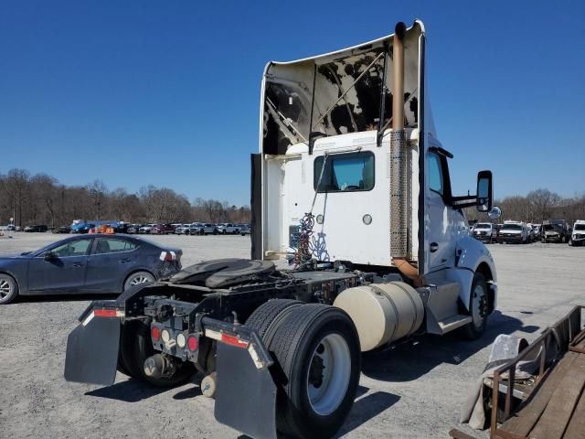 2013 Kenworth T680 Semi Truck