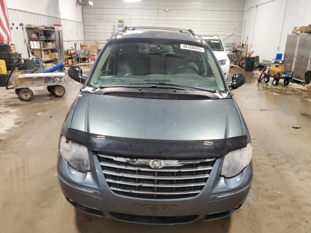 2005 Chrysler Town & Country Limited