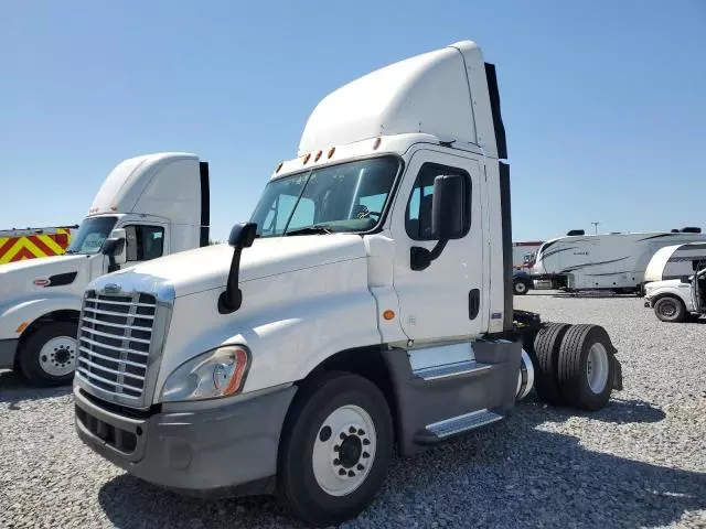 2016 Freightliner Cascadia 125 Semi Truck