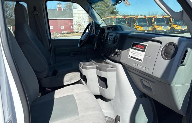 2014 Ford Econoline E350 Super Duty Wagon