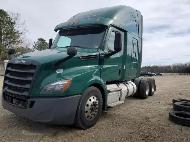 2019 Freightliner Cascadia 126