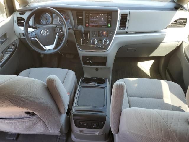 2018 Toyota Sienna LE