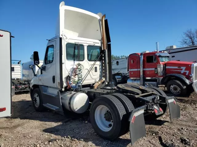 2016 Freightliner Cascadia Semi Truck