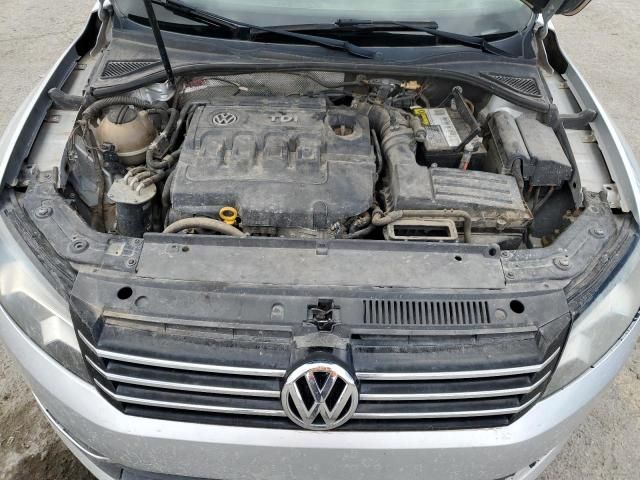 2015 Volkswagen Passat SE