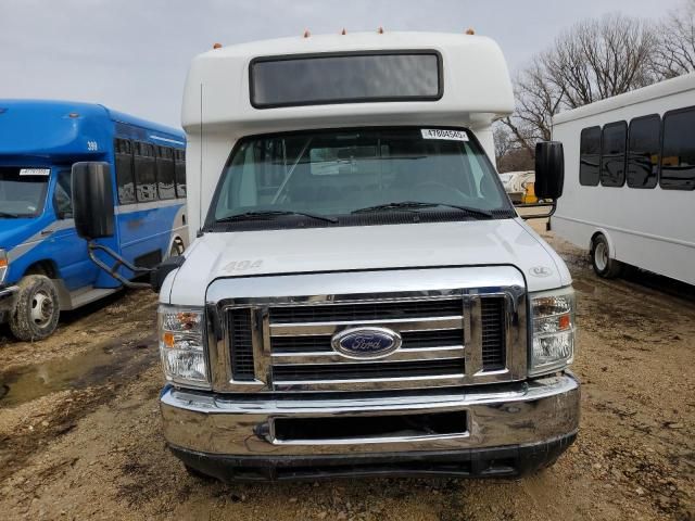 2017 Ford Econoline E450 Super Duty Cutaway Van