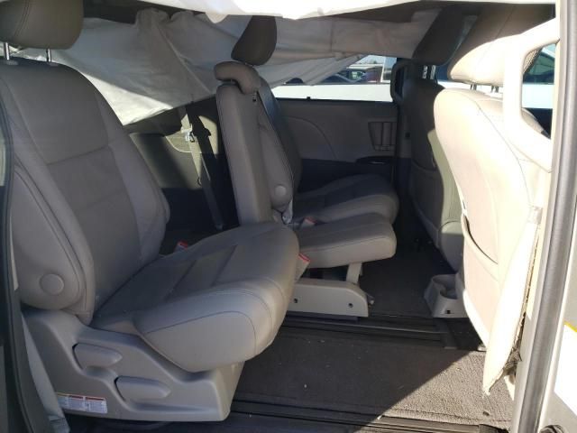 2016 Toyota Sienna XLE