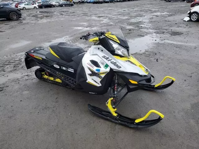 2016 Skidoo 2016 Skidoo REV