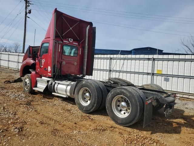 2015 Kenworth T680 Semi Truck