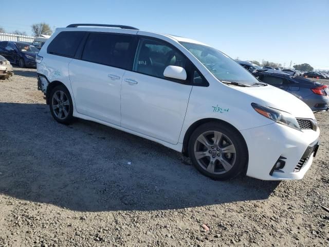 2019 Toyota Sienna SE