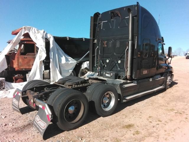 2012 Freightliner Cascadia Semi Truck