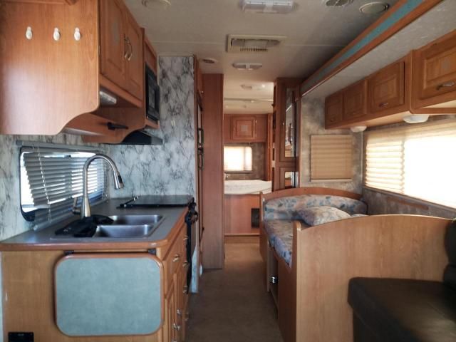 2006 Coachmen 2006 Ford Econoline E450 Super Duty Cutaway Van