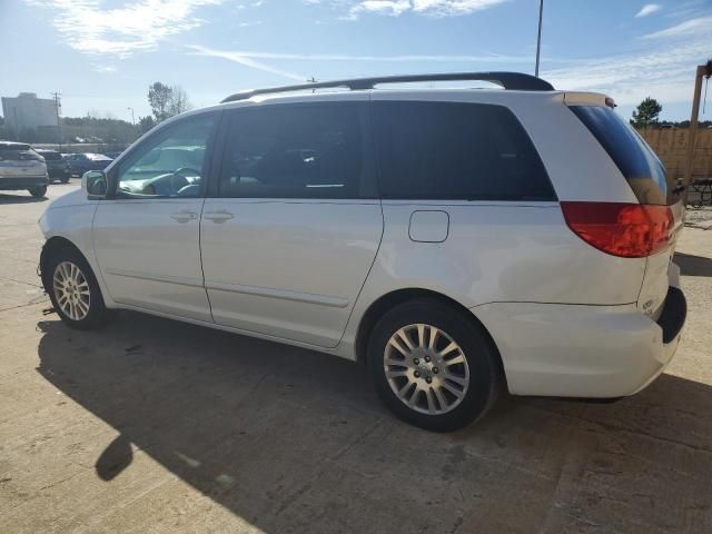 2010 Toyota Sienna XLE