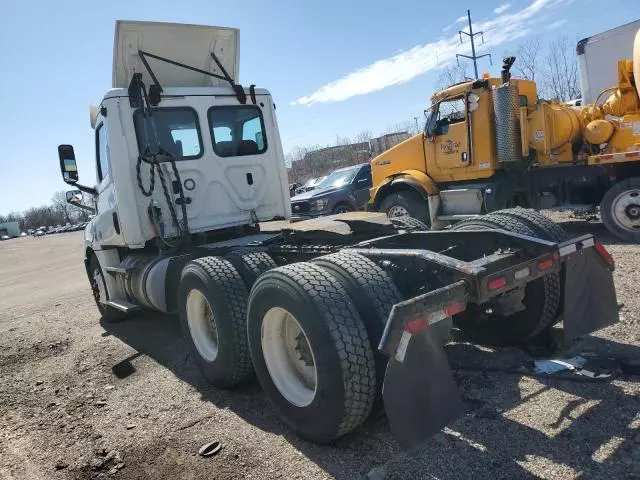 2019 Freightliner Cascadia 126 Semi Truck