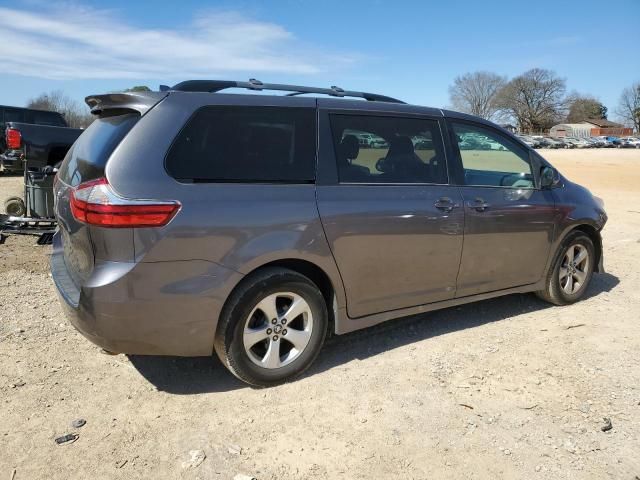 2018 Toyota Sienna LE