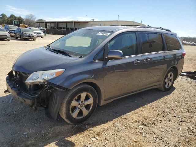 2018 Toyota Sienna LE