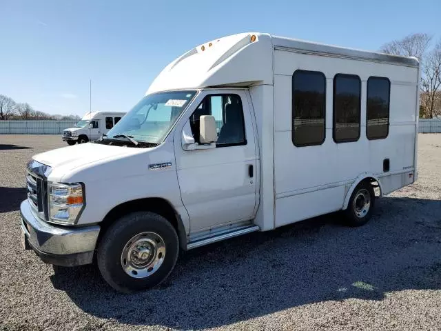 2016 Ford Econoline E350 Super Duty Cutaway Van