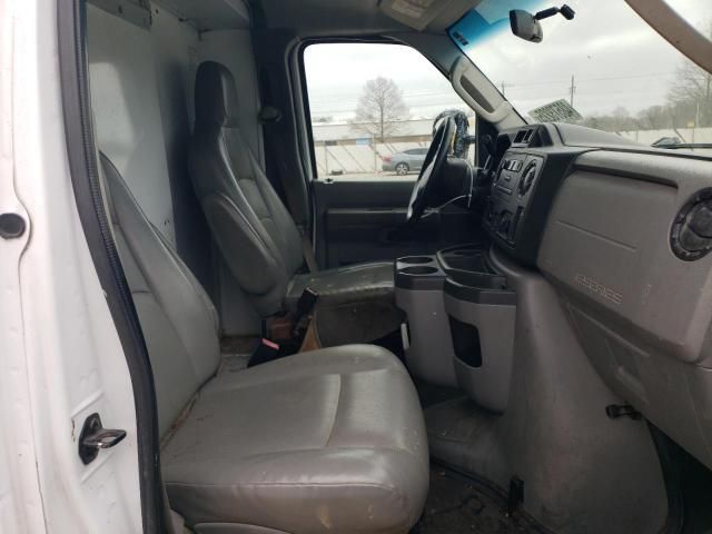 2014 Ford Econoline E350 Super Duty Cutaway Van