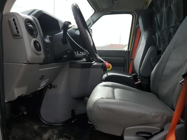 2019 Ford Econoline E450 Super Duty Cutaway Van