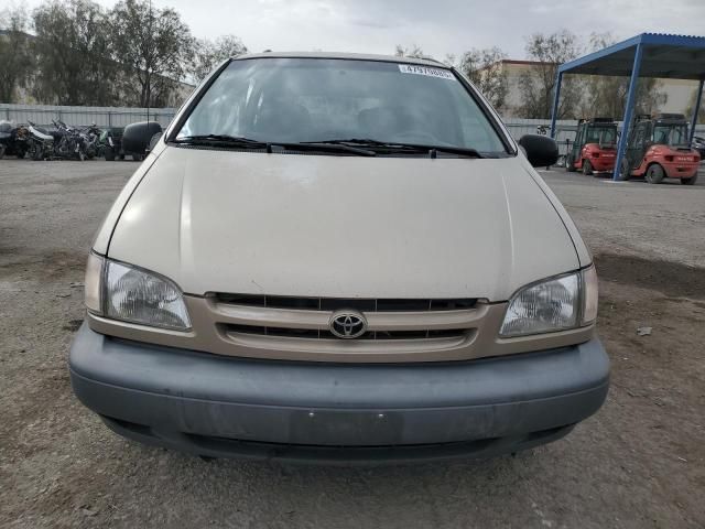 2000 Toyota Sienna LE