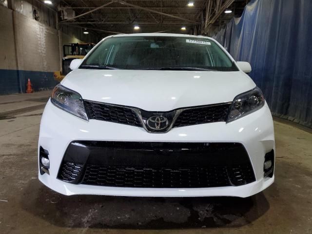 2020 Toyota Sienna SE