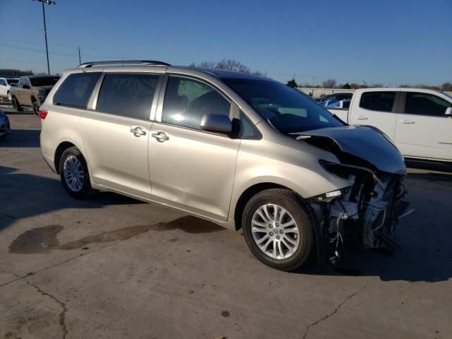 2016 Toyota Sienna XLE