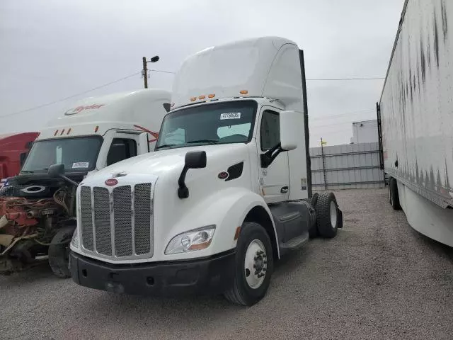 2016 Peterbilt 579 Semi Truck