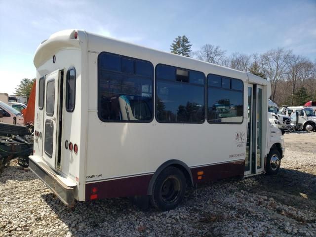 2015 Ford Econoline E350 Super Duty Cutaway Van