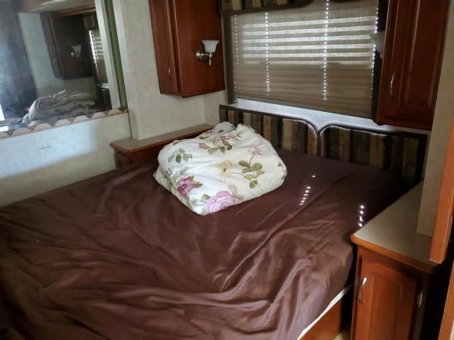 2003 Workhorse Custom Chassis Motorhome Chassis W22