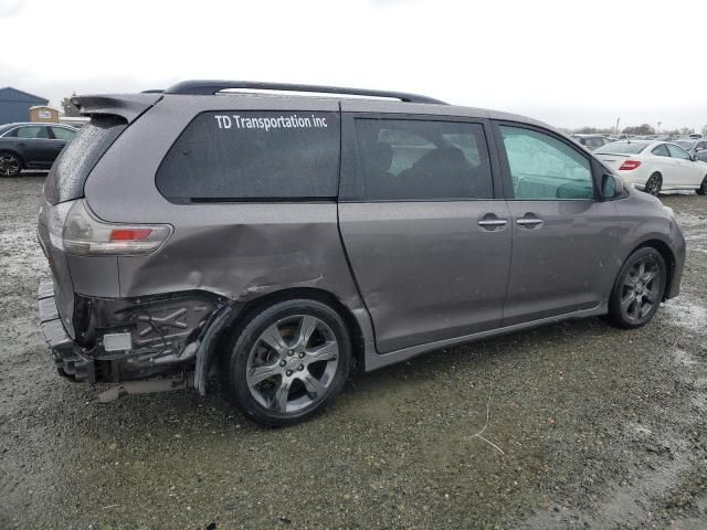 2015 Toyota Sienna Sport